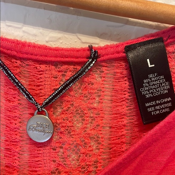 BKE Pink Lace Detail Top - Picture 2 of 3